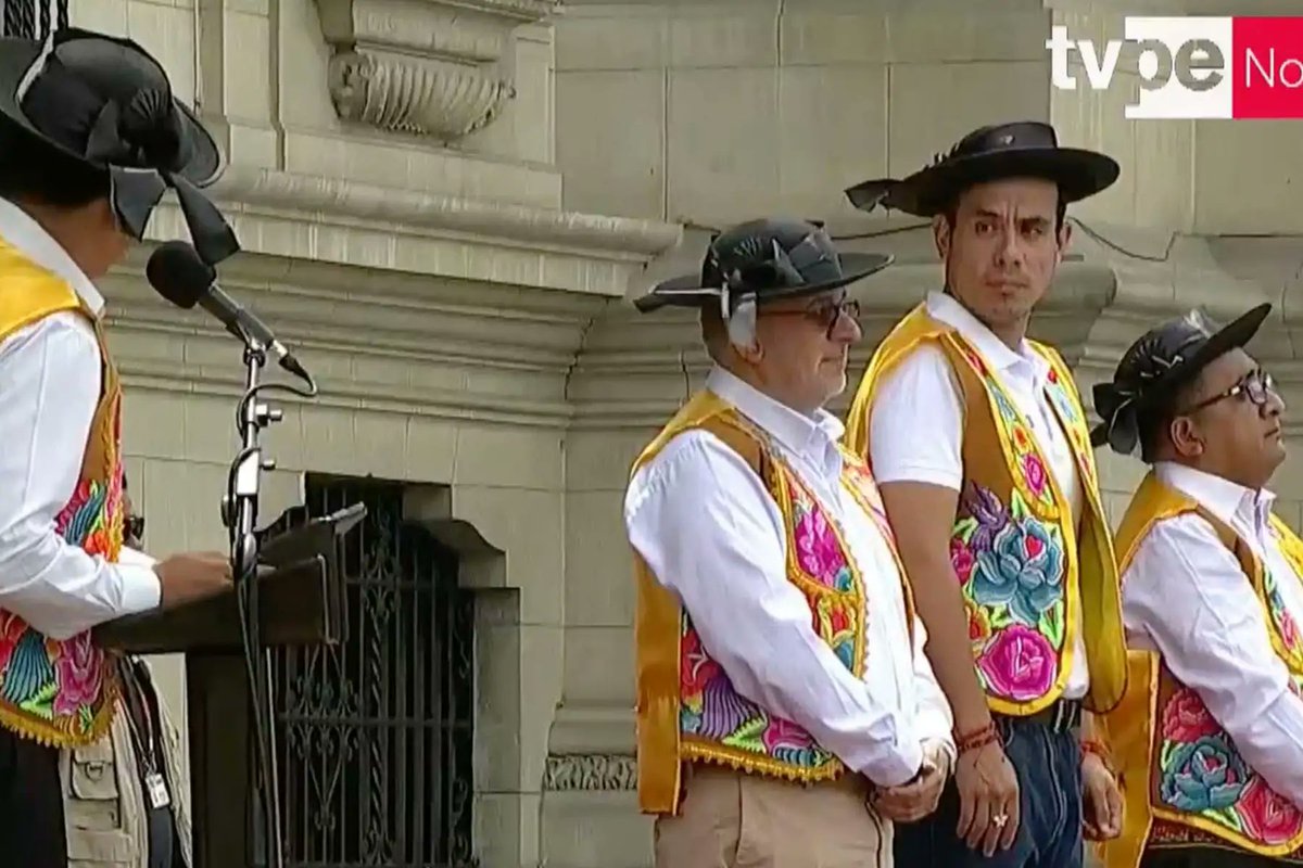 Agencia_Andina's tweet photo. El presidente de la república, José Jerí Oré, participa en el lanzamiento de la Ruta del Huaylarsh Wanka 2026, en Palacio de Gobierno..
👉https://t.co/t2rR9ZajRD https://t.co/Rdgqfti88H