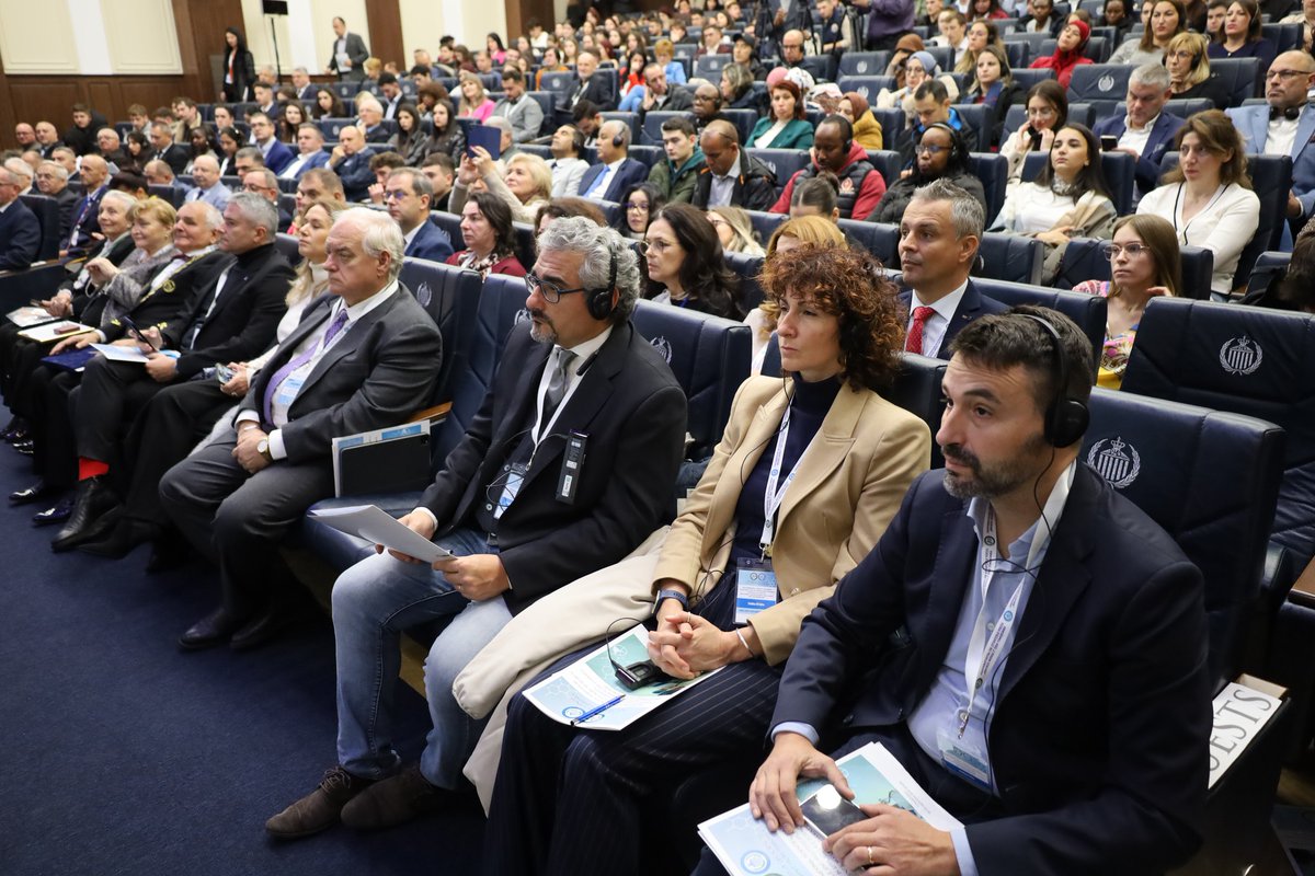 cnr_igag's tweet photo. È stato siglato il #MemorandumofUnderstanding tra #CNR_IGAG e @life_timisoara mirato all'implementazione di strategie comuni di #gestionesostenibile della #risorsaidrica e alla promozione di pratiche di #economiacircolare.
 
#cnr #cnr_igag #timisoararomania #usvt #usvtimisoara https://t.co/GRDUhGWxAs