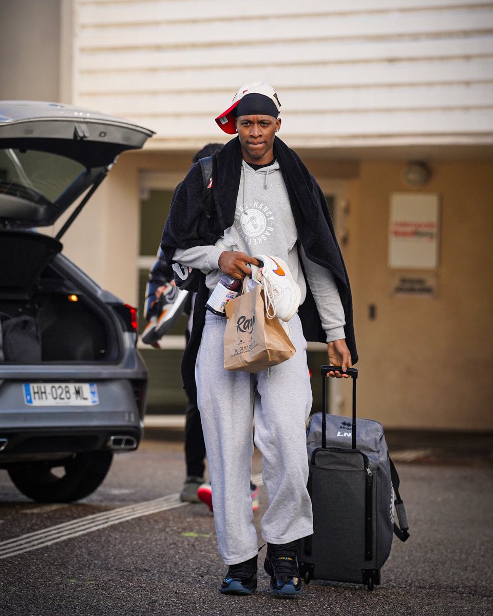 SLUCbasketNancy's tweet photo. En route pour la capitale ! 🚌👊

#GoSLUC https://t.co/8nZ3aaEvgM