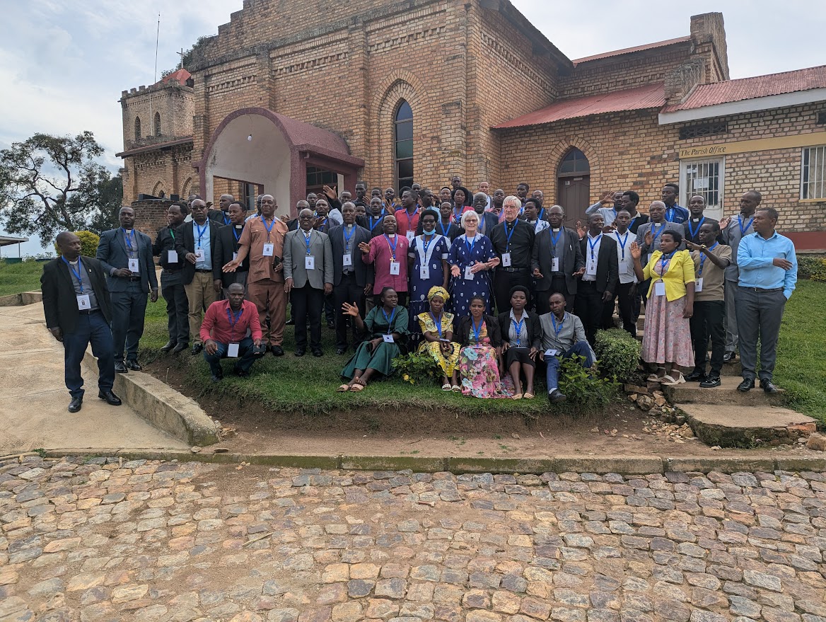 None ku wa, 6/02/2026 hasojwe inama ya Sinode ya XVI ya EAR Diyoseze Kigeme,yatangiye ku wa 5/02/2026 iyoborwa n'Umwepisikopi, yize ku ngingo zitandukanye: Ivugabutumwa, Imibereho myiza, Uburezi n'iterambere..., inama ibaye mu gihe dukomeje Kuzuza ibisabwa ku nsengero zifunze.