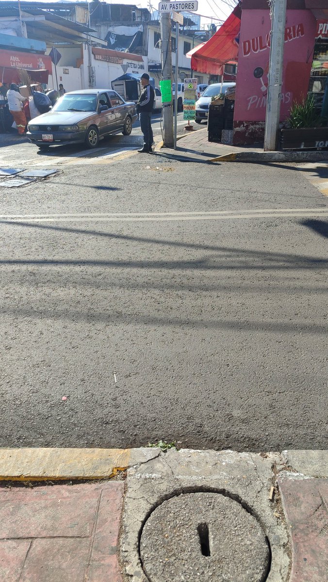 elrodro_'s tweet photo. @cuajimalpa_gob @SOBSECDMX @LaSEMOVI @carlosorvananos Falta señalización peatonal en el cruce entre 25 de Diciembre y Pastores. Desde la pavimentación no la colocaron. Por seguridad al peatón solicito su atención, así como la del sistema del semáforo.

19.3736845, -99.2836541 https://t.co/tH6NQFMOCx
