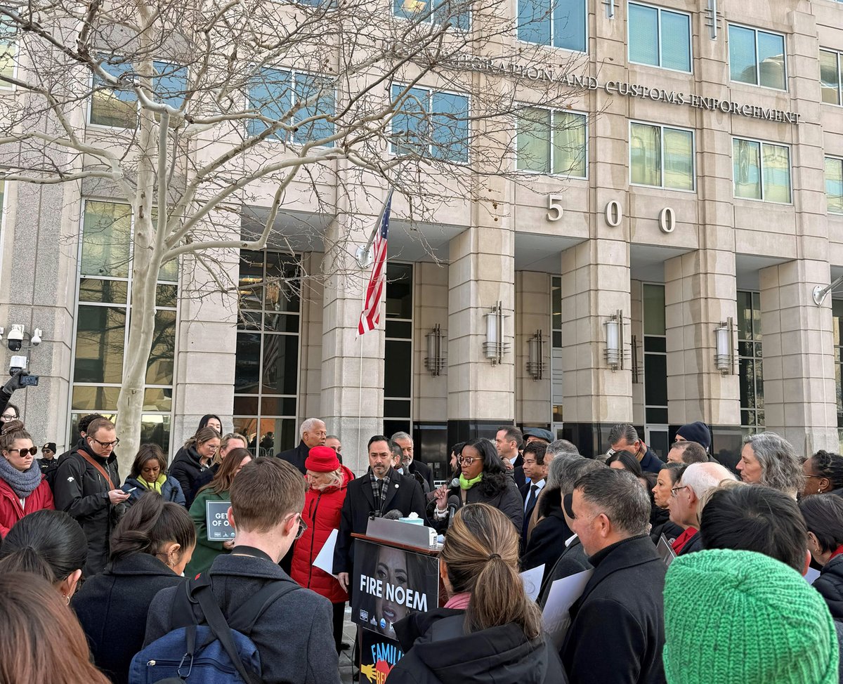 Hank Johnson tweet media