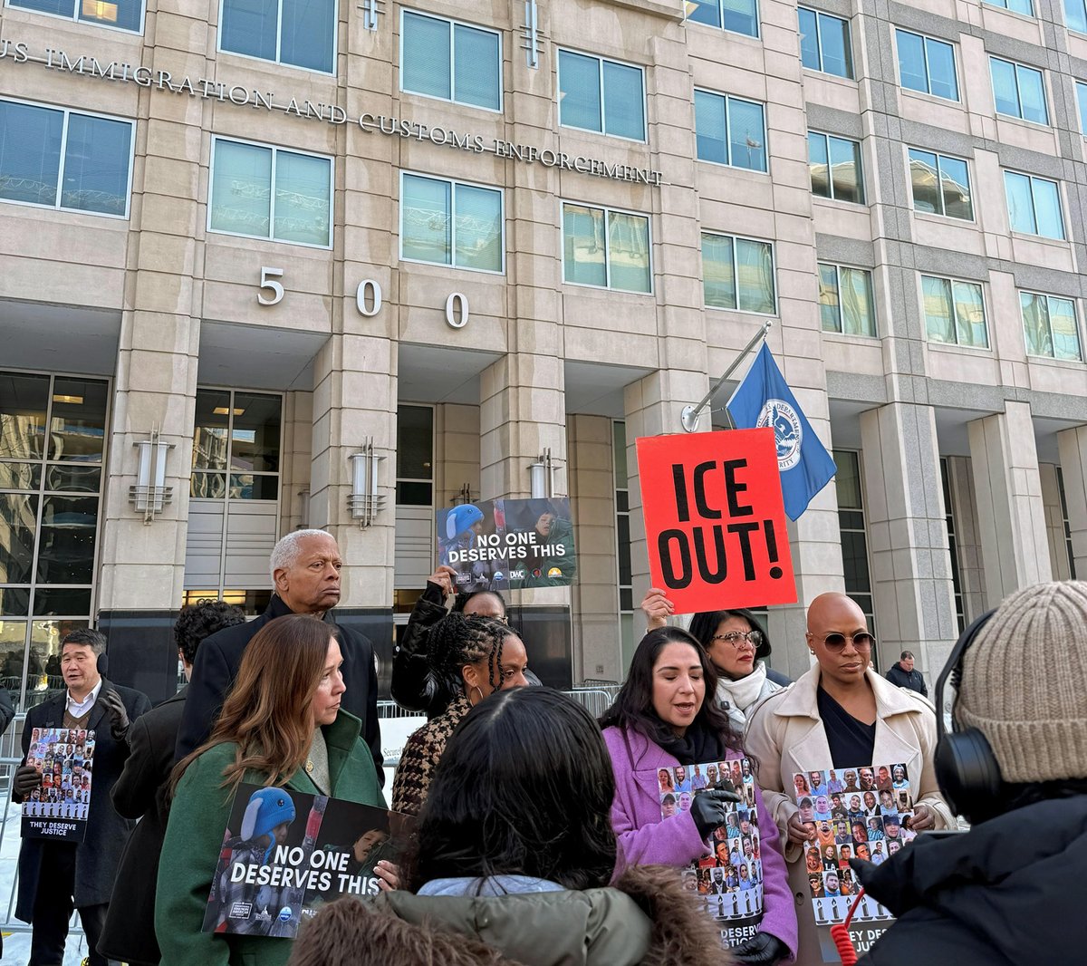 Hank Johnson tweet media