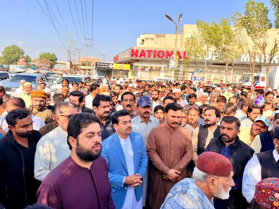 KashifShoroPPP's tweet photo. منٹھار جتوئی سے انکے والدِ حاجی محمد بخش جتوئی کے انتقال پر دلی تعزیت۔ نمازِ جنازہ میں شرکت کر کے مرحوم کے ایصالِ ثواب کے لیے فاتحہ خوانی کی۔
اللہ تعالیٰ مرحوم کو جنت الفردوس میں اعلیٰ مقام عطا فرمائے اور اہلِ خانہ کو صبرِ جمیل عطا کرے۔ آمیں https://t.co/mjQw3SQ015