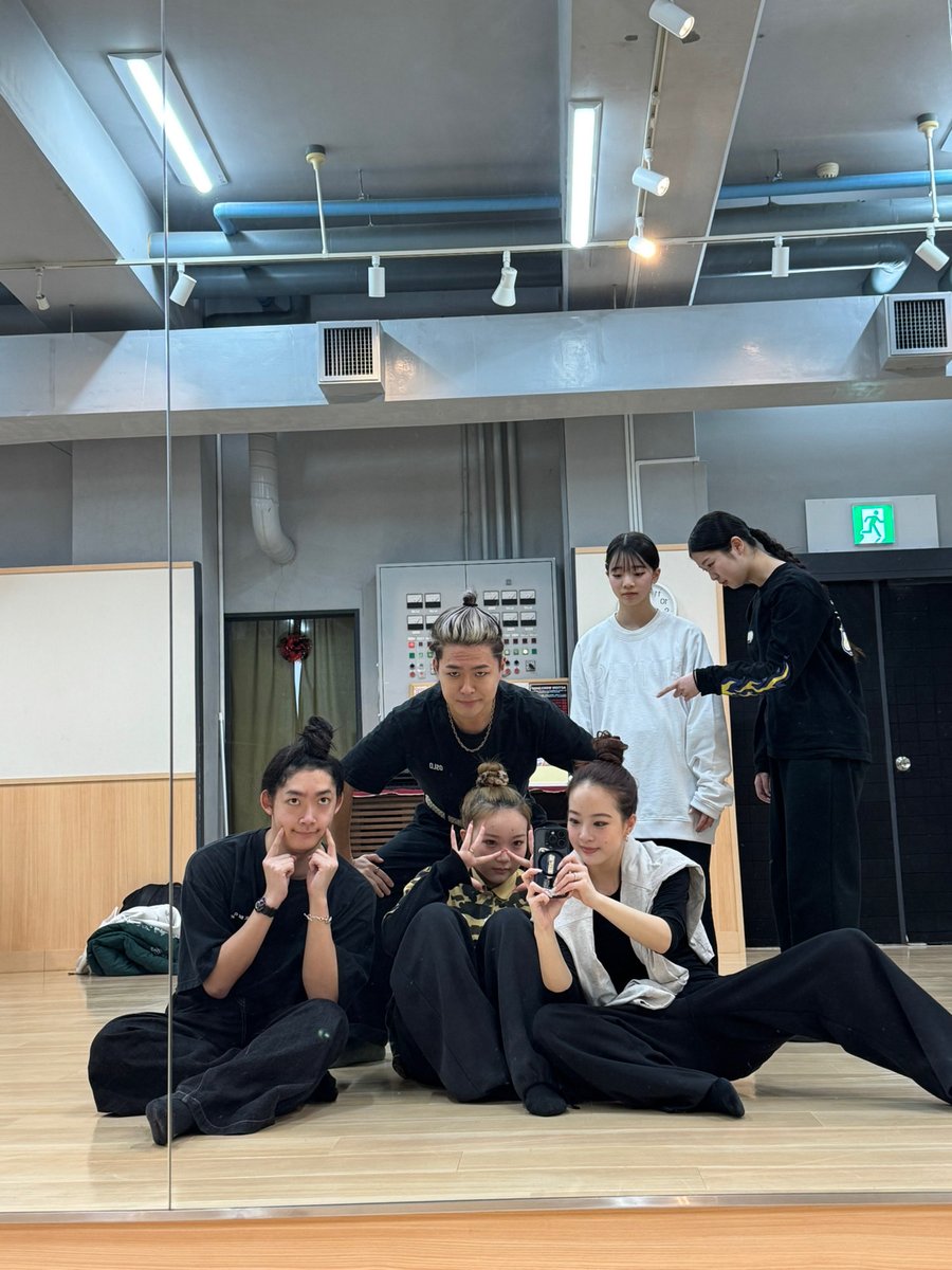 今週もお疲れ様でした🖤

久々X投稿

お団子で写真撮ってたら可愛い可愛い高1組が😊

おやすみなさい⭐
#quants #クオンツ