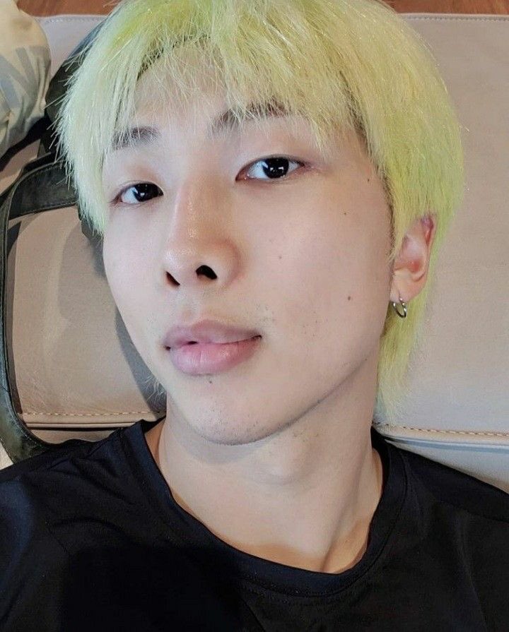 yesjiminn's tweet photo. My idol is pretty even bare faced https://t.co/nKnXoeEbtm