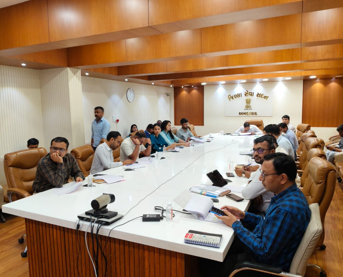 CollectorAhd's tweet photo. આજરોજ ભારતના ચૂંટણી પંચના સ્પેશ્યલ રોલ ઓબ્ઝર્વર શ્રી ઐશ્વર્યા સિંઘ (IAS)ના અધ્યક્ષસ્થાને મતદારયાદી ખાસ સઘન સુધારણા કાર્યક્રમ અંતર્ગત યોજાયેલ ઓનલાઈન સમીક્ષા બેઠકમાં હાજરી આપી માર્ગદર્શન તથા સૂચનો મેળવ્યા.

#sirgujarat https://t.co/8sGzMjSpIc