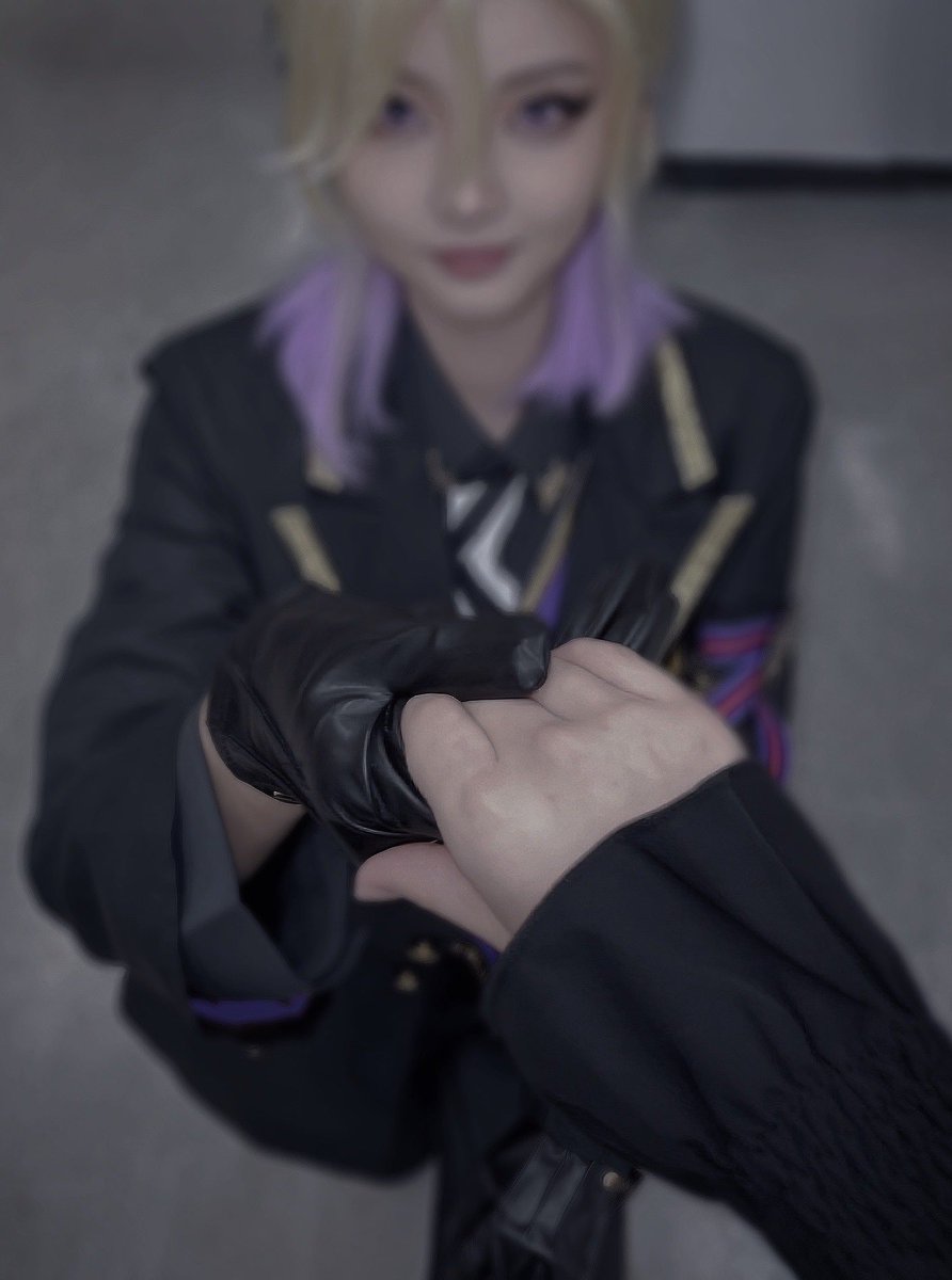 ⚠︎cosplay
⚠︎若干夢

本人の前垢凍結したので一旦ここで供養

👑様の美しさがぼかしててもわかる件について。もう1番最初の手を取るシーンすぎてさすがにハオ💞

👑→<a href="/tete_yaya_/">弥</a>