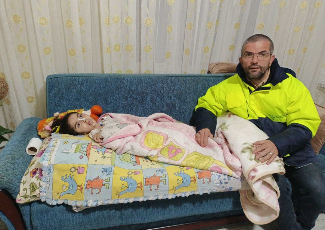 6 Şubat depreminde Pazarcık ilçesi koordinatör Valisi <a href="/TekbBulent/">Bülent TEKBIYIKOĞLU</a> öyle güzel bir görev verdiki şahsıma Pazarcıkta insanlarımıza bu zor günde yanlarında olarak bir nebzede olsa katkı sağladık ise ne mutlu bir vali gibi değil bir abi kardeş gibi çalıştık Allah razı olsun  Valim
