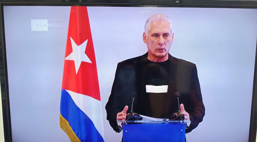 La Revolución vuelve a enfrentar momentos difíciles como consecuencia del criminal empeño del imperio en doblegarnos, pero *rendirnos no es una opción*.
#CubaEstaFirme.
#CiegodeAvila.
#PorCiroRedondoTodo