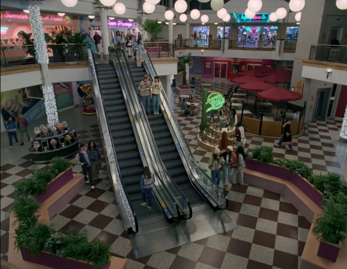 blessedswifty's tweet photo. ‼️ | @TaylorSwift13 rented Croydon’s Whitgift Centre, an abandoned shopping centre in the UK for “Opalite” music video! https://t.co/EXGh5awgw5