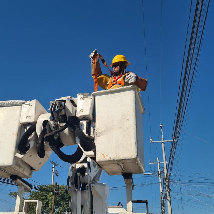 🚧 Cierre temporal en Samartín y 20 de Noviembre por mantenimiento de la red eléctrica (CFE).

🚌 El transporte público se desviará parcialmente por Moctezuma.

👉 Anticipa tus rutas y maneja con precaución. #MovilidadSegura