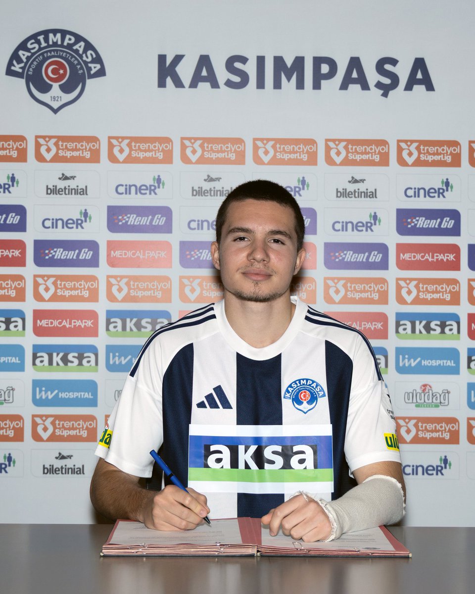 Oyuncu: Mehmet Burak Reçber 🇹🇷
Eski Kulübü: Hamilton Academical FC 
Yeni Kulübü: Kasımpaşa SK (Kasımpaşa SK U19)
Tip: Bonservis
Süre: 2,5 Yıl
Mevkii: Santrfor
Yaş: 18