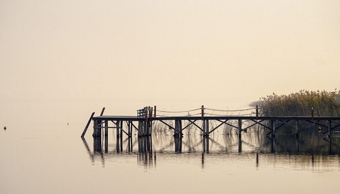 Sade Olanın İzinde “Az Daha Çoktur”
sanatinsani.net/2026/02/06/sad…