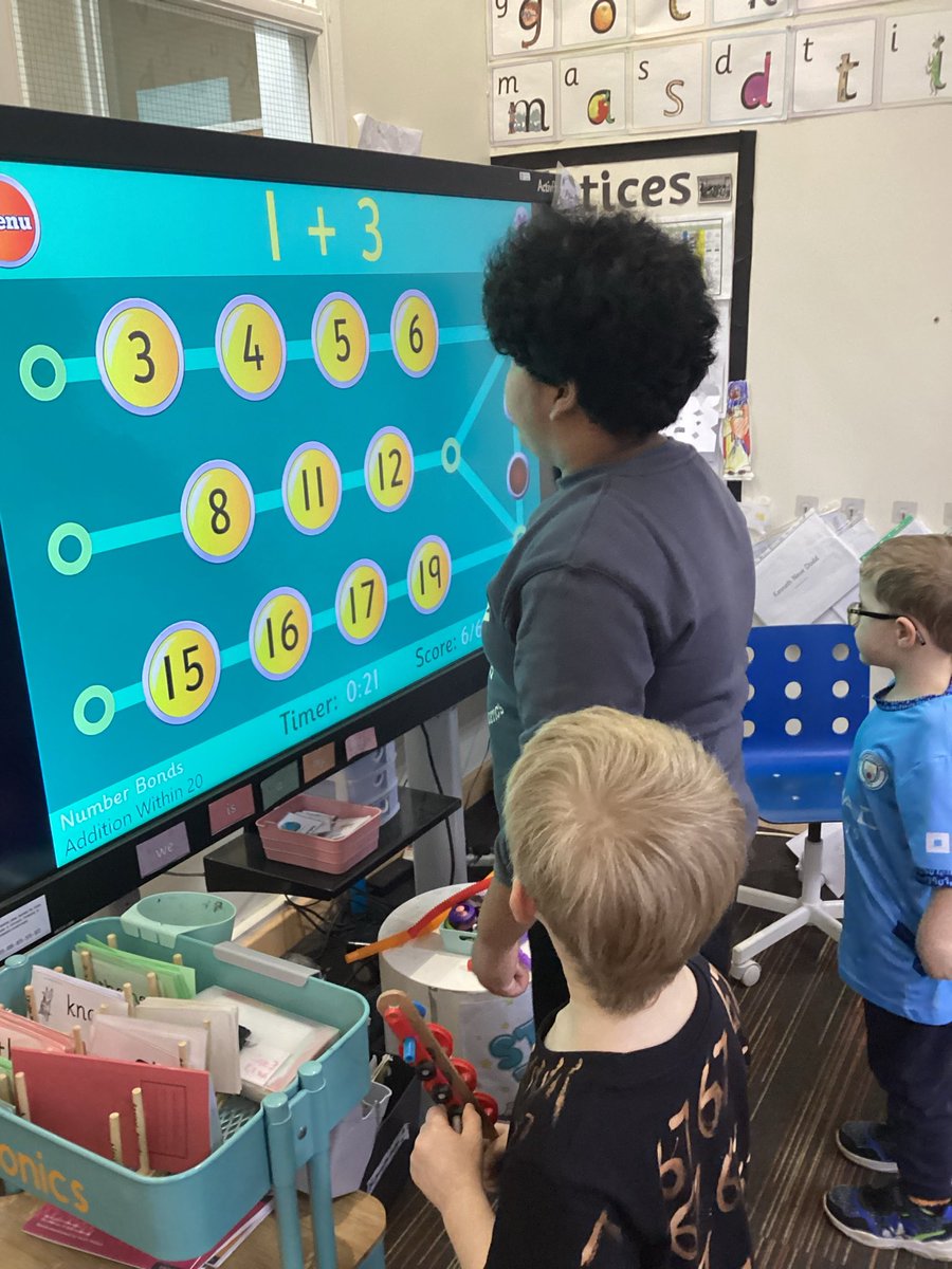 Miss Taylor tweet media