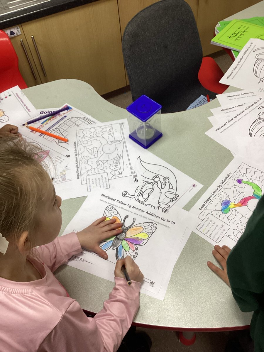 Miss Taylor tweet media