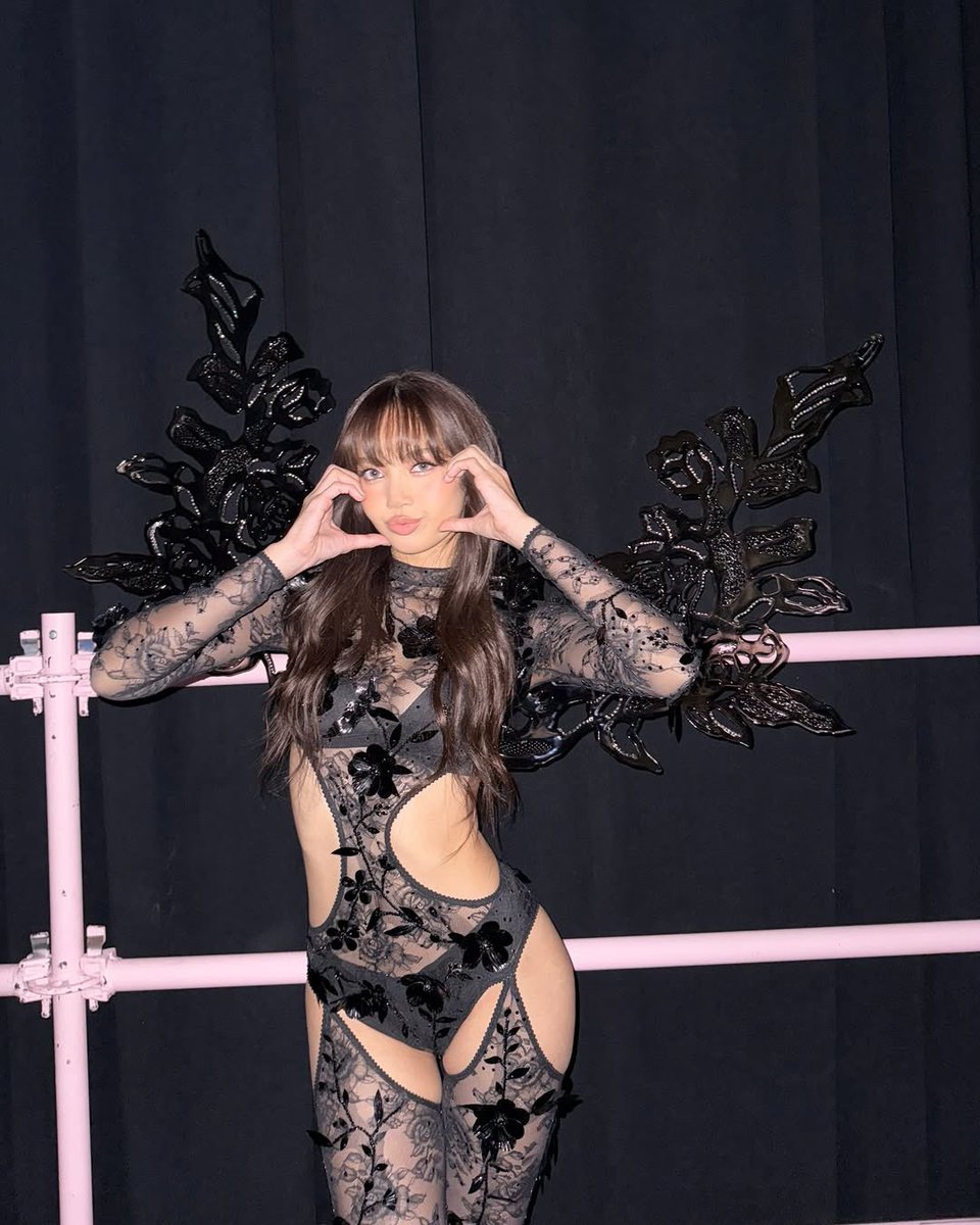 pop vibes tweet media