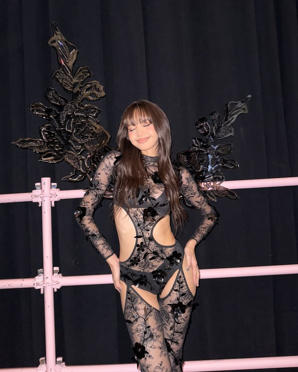 pop vibes tweet media