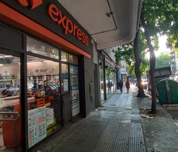 ibaistrocchi's tweet photo. @CientificV Hola. Ya hicimos un nuevo operativo en el lugar junto a las demás áreas de gobierno involucradas. Te comparto fotos de cómo quedó la zona. Vamos a seguir monitoreando el punto. Saludos https://t.co/ZBcHE1kadh