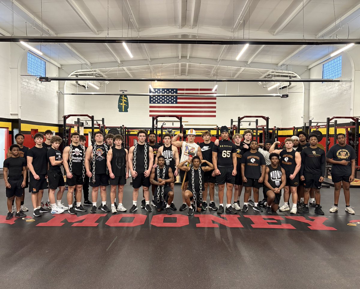 Building our brotherhood one Flex Friday at a time. #MenofMooney