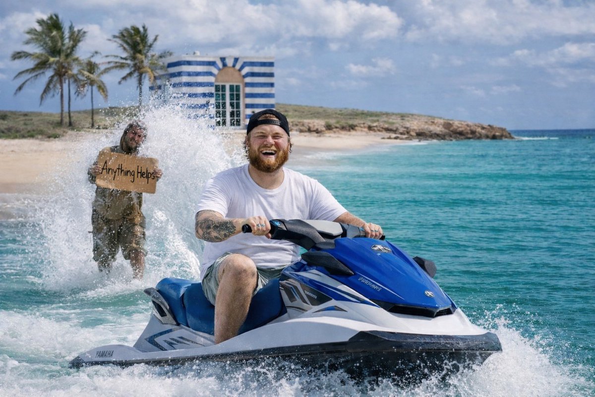 MaskAddict5150's tweet photo. @HutchMF just got back from vacation and is ready to kick this Friday's ass! https://t.co/pEzWgXvpLQ