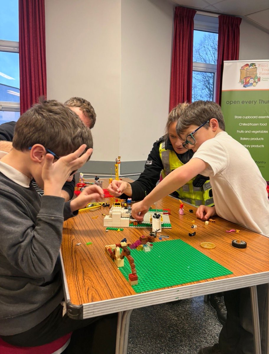PSOSDunfermline's tweet photo. #Dunfermline Community Officers have been working alongside the Lego Club based out of Touch Community Centre. The kids have been learning all about reflective clothes and how to keep safe when crossing roads. A cracking bunch who really enjoyed us coming along 🚙🚴‍♀️🦺👮🏻 https://t.co/y2K7SAV3lW