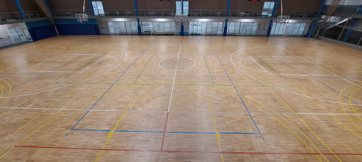 ✅ Reparamos el parquet del pabellón de Montigalà, que se encontraba en mal estado tras años sin mejoras ni inversión. Seguimos trabajando en todas las instalaciones municipales para que #Badalona tenga los equipamientos que merecemos.