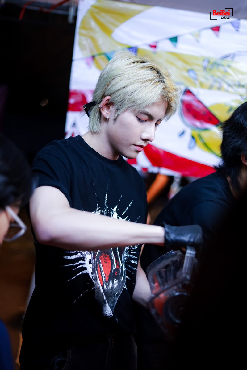 BeibeiKrit_OFC's tweet image. เจอได้เลยปีหน้า ขอสั่ง 100 แก้วรอเลยคั๊บ 

#BeiBeiKrit
#SHINEBOYSxBEIBEI
#SHINEBOYS