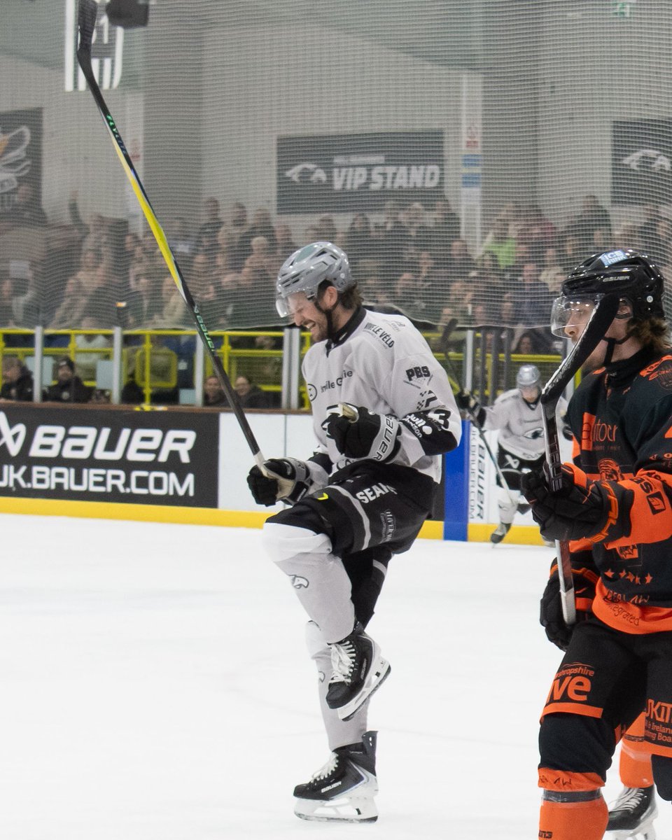 hullseahawks's tweet photo. At this time tomorrow 1,300 of you will be making your way to the Hull Ice Arena… 🙌🦅

Shall we make it 1,500 and make sure we have the loudest crowd of the season? 👀

Hull, let’s finish the job. Bring the noise. And fill the barn. ⚫⚪

📅 Saturday 7th February
🆚 Telford Tigers
🚪 Doors open 16:30
⏰ Face off 17:30
📍 Hull Ice Arena
🫱🏼‍🫲🏽 James Legal Solicitors

GET YOUR TICKETS HERE 🎟️ https://t.co/aaMQ0KozFa

#WeAreSeahawks

📸 @amyblossom.photography