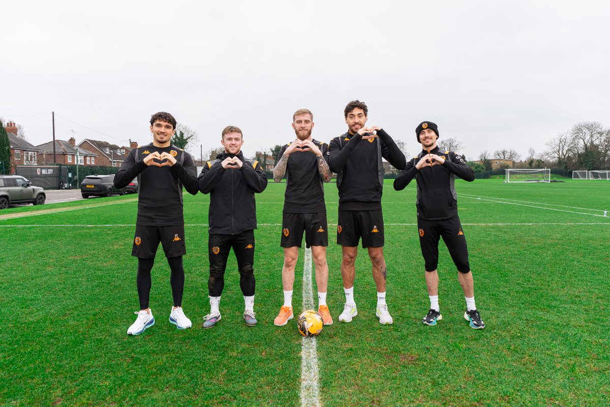 HullCity's tweet photo. #AD We’re coming together with @SkyBet, @EFL &amp; @TheBHF asking you to #ShowYourHeart and learn CPR during Heart Month. 

It only takes 15 minutes and could save a life. ❤️

Learn for free here 👉 https://t.co/IievRIcLZ5 https://t.co/VloXKBv6ic