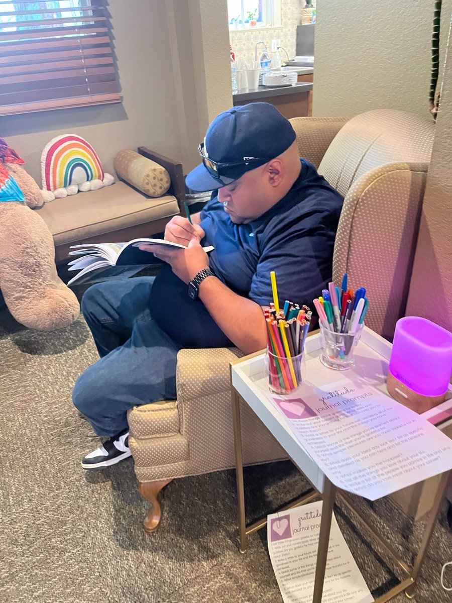 ahrangels tweet media