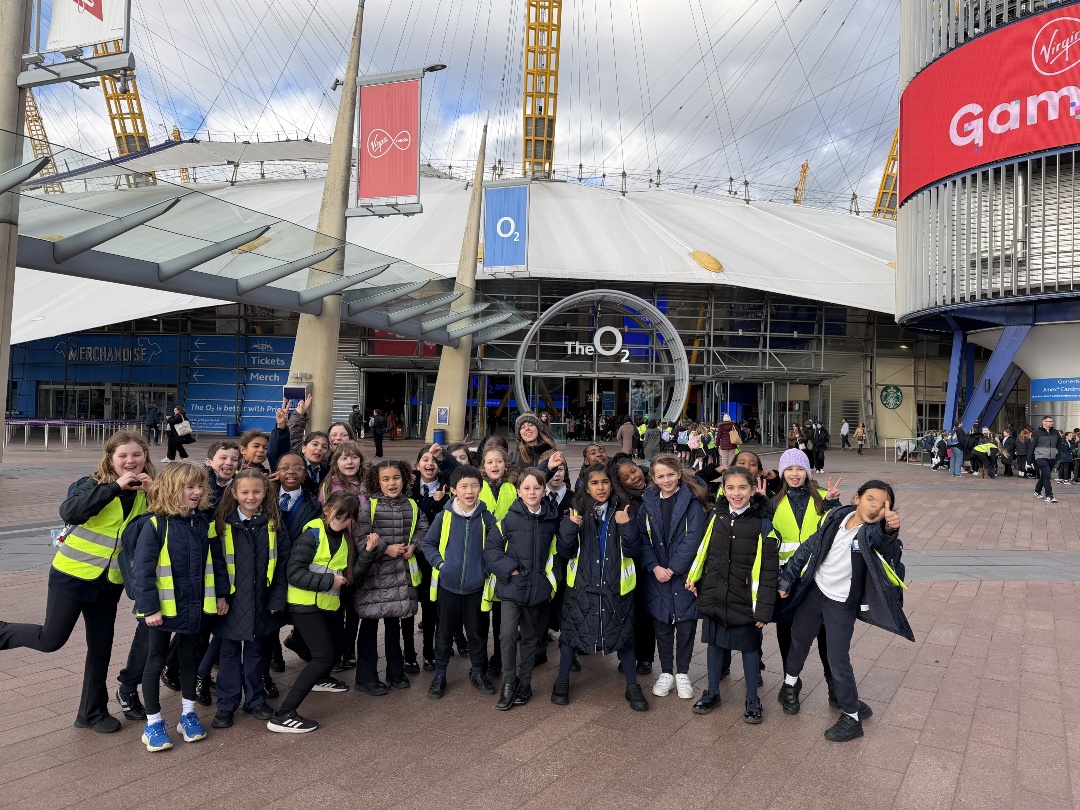 ECFSprimary's tweet image. More photos of the choir who had a brilliant time making memories with friends while proudly representing WLFSP and ECFSP, all while feeling the excitement of being part of a massive choir of nearly 9,000 children.