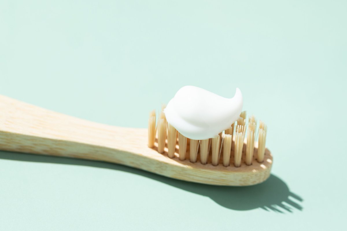 SMWesterly's tweet image. Not just for cleaning teeth, but soooo helpful with cleaning other household items too! Check out 20 items you can clean with toothpaste:  zurl.co/hGdOp 

#cleaningtips #hometips #toothpaste #homeownertips