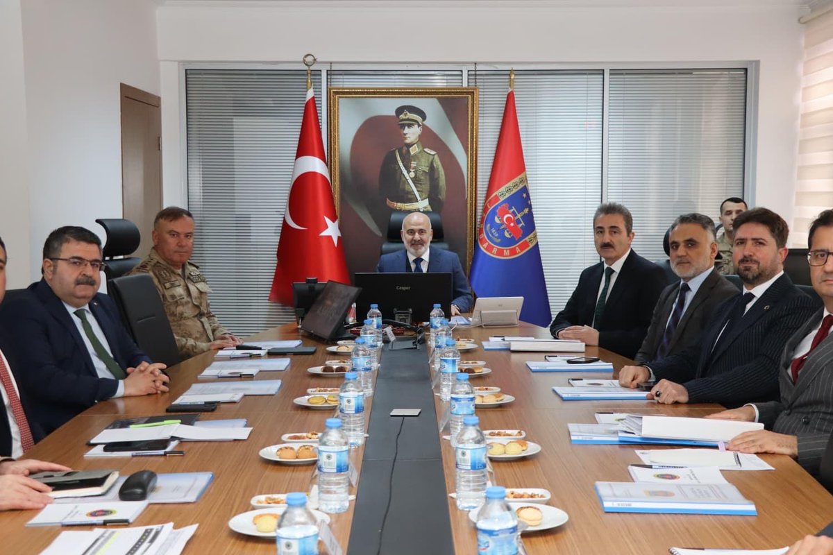 📍 Kars

Kolluk Gözetim Komisyonu üyelerimizle birlikte Kars İl Jandarma Komutanlığı’nı ziyaret ettik.

Ziyaretimiz kapsamında, Kars İl Jandarma Komutanımız Sn. Jandarma Albay <a href="/yusufmutlugenc/">Yusuf Mutlu GENÇ</a>’ten yürütülen faaliyetler ve sahadaki uygulamalar hakkında ayrıntılı bilgi aldık.