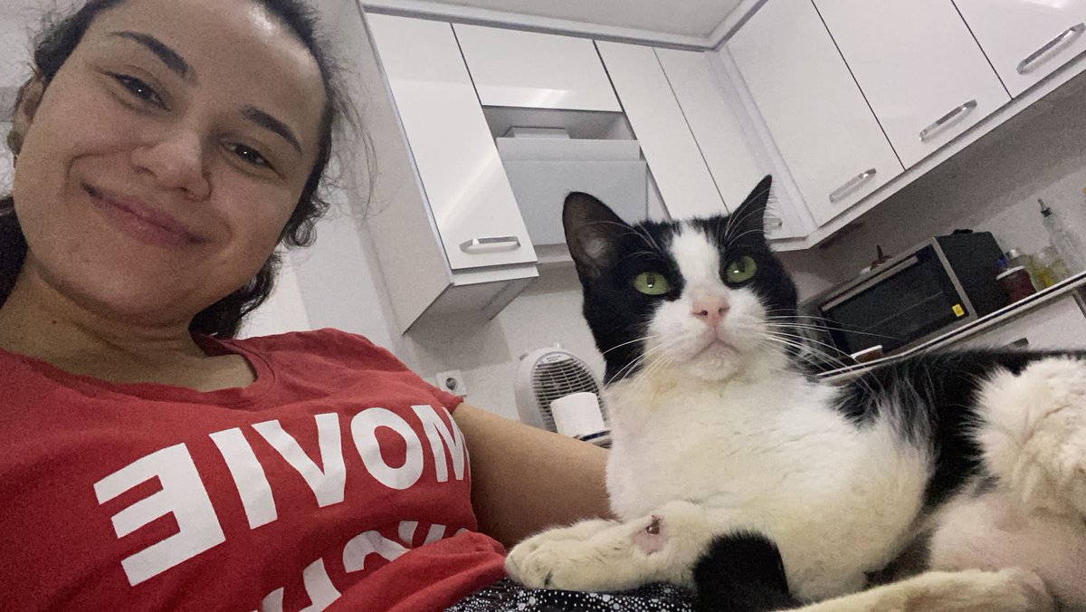 Yeşim Hicrisiyle kavuştu 
😭😭😭😭😭😭😭😭
Bir Adaletiyle kavuşamadi
İmdat diyorum yetkililer İmdat artık 😭😭😭😭 
#YesimArtıkBeklemesin 
😭😭😭😭