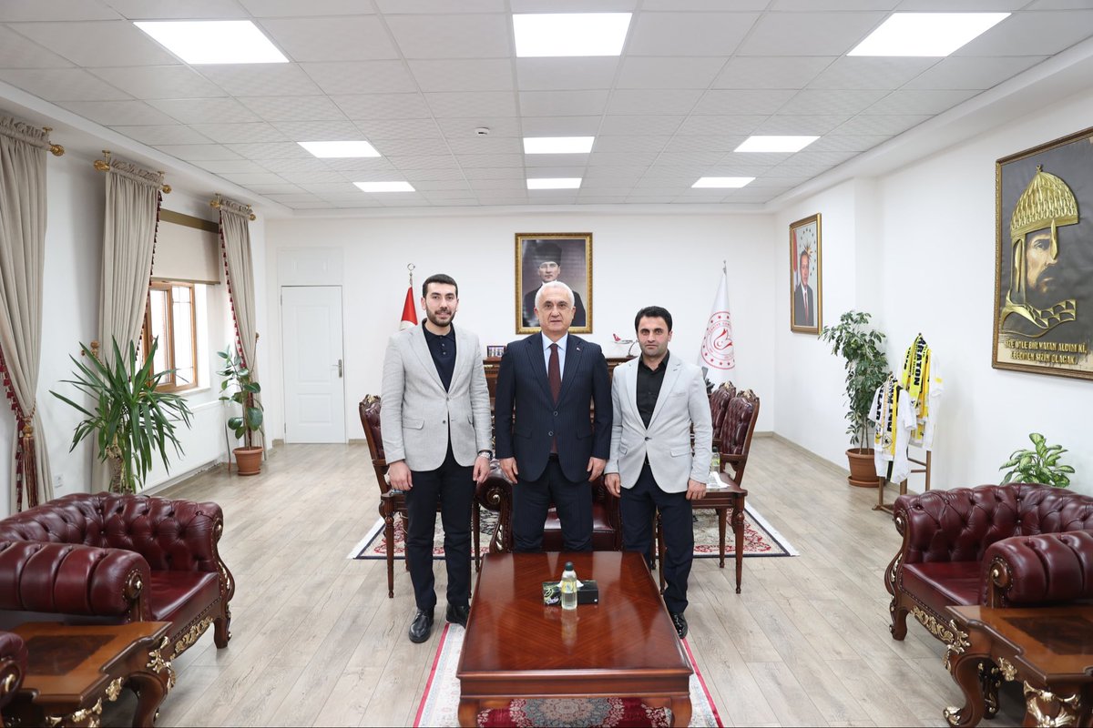 Valimiz Sn. Avni Çakır’ı ziyaret ederek çalışmalarımız hakkında istişare ettik.

Her daim destekleriyle gayretimizi artıran kıymetli Valimize misafirperverliğinden ötürü teşekkür ederiz.
<a href="/Valiavnicakir/">Avni Çakır</a>