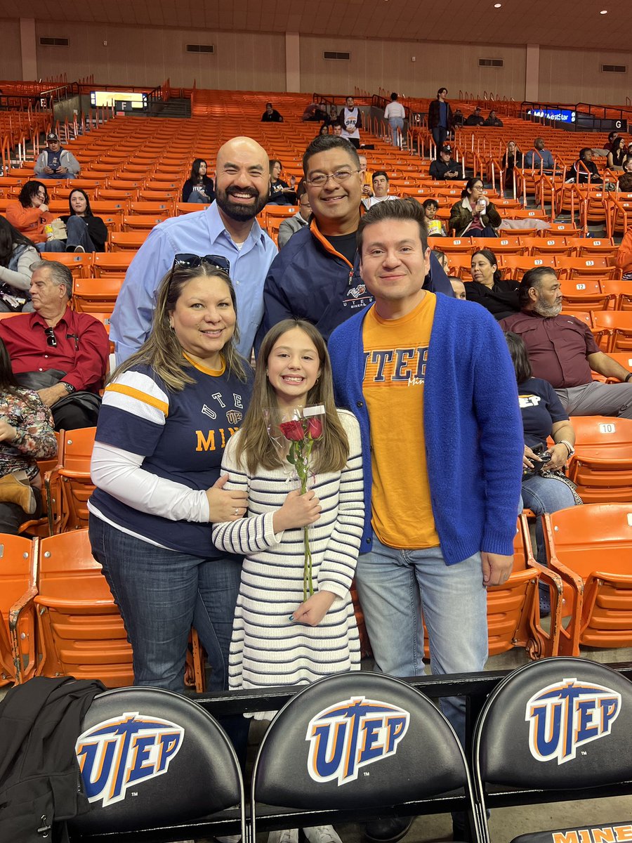 Chris Lara tweet media