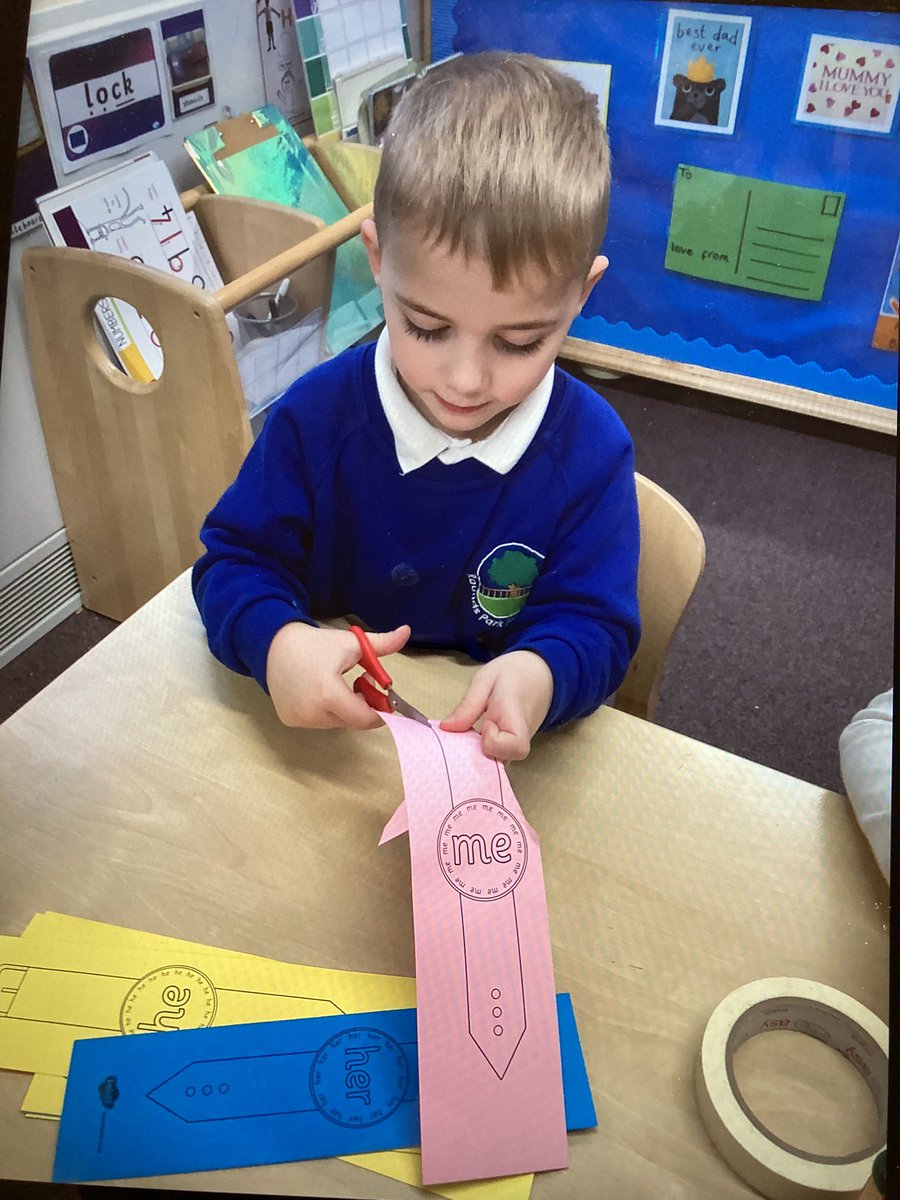 Kingfishers_RPI's tweet photo. A huge thank you to everyone that was able to attend the reading event this afternoon! The children loved sharing stories, playing reading games and making tricky word watches! @RaundsPark https://t.co/IxHt1TIK5x