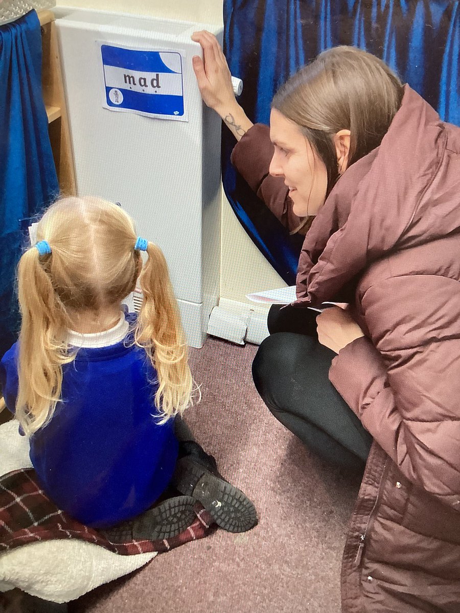 Kingfishers_RPI's tweet photo. A huge thank you to everyone that was able to attend the reading event this afternoon! The children loved sharing stories, playing reading games and making tricky word watches! @RaundsPark https://t.co/IxHt1TIK5x