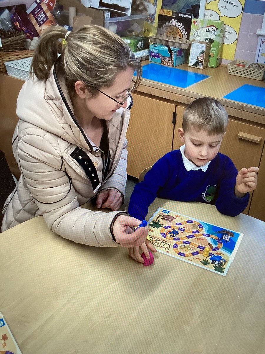 Kingfishers_RPI's tweet photo. A huge thank you to everyone that was able to attend the reading event this afternoon! The children loved sharing stories, playing reading games and making tricky word watches! @RaundsPark https://t.co/IxHt1TIK5x