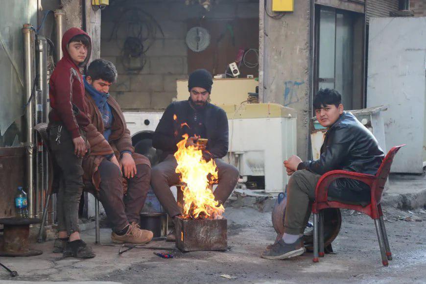 RamanBilal's tweet photo. Heute hat die Regierung die Versorgung IS-Gefangener mit humanitären Gütern und Dienstleistungen wieder aufgenommen.
Derweil bleibt Kobanê von Strom, Wasser, Treibstoff und Medizin abgeschnitten.

In der Hierarchie der Menschen sind wir Kurden in der 2. Klasse sitzengeblieben. https://t.co/sRVmERTHQN