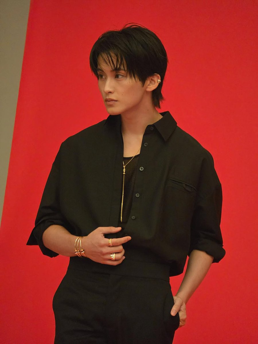 remmarku's tweet image. Strong face, defined features, steady control.