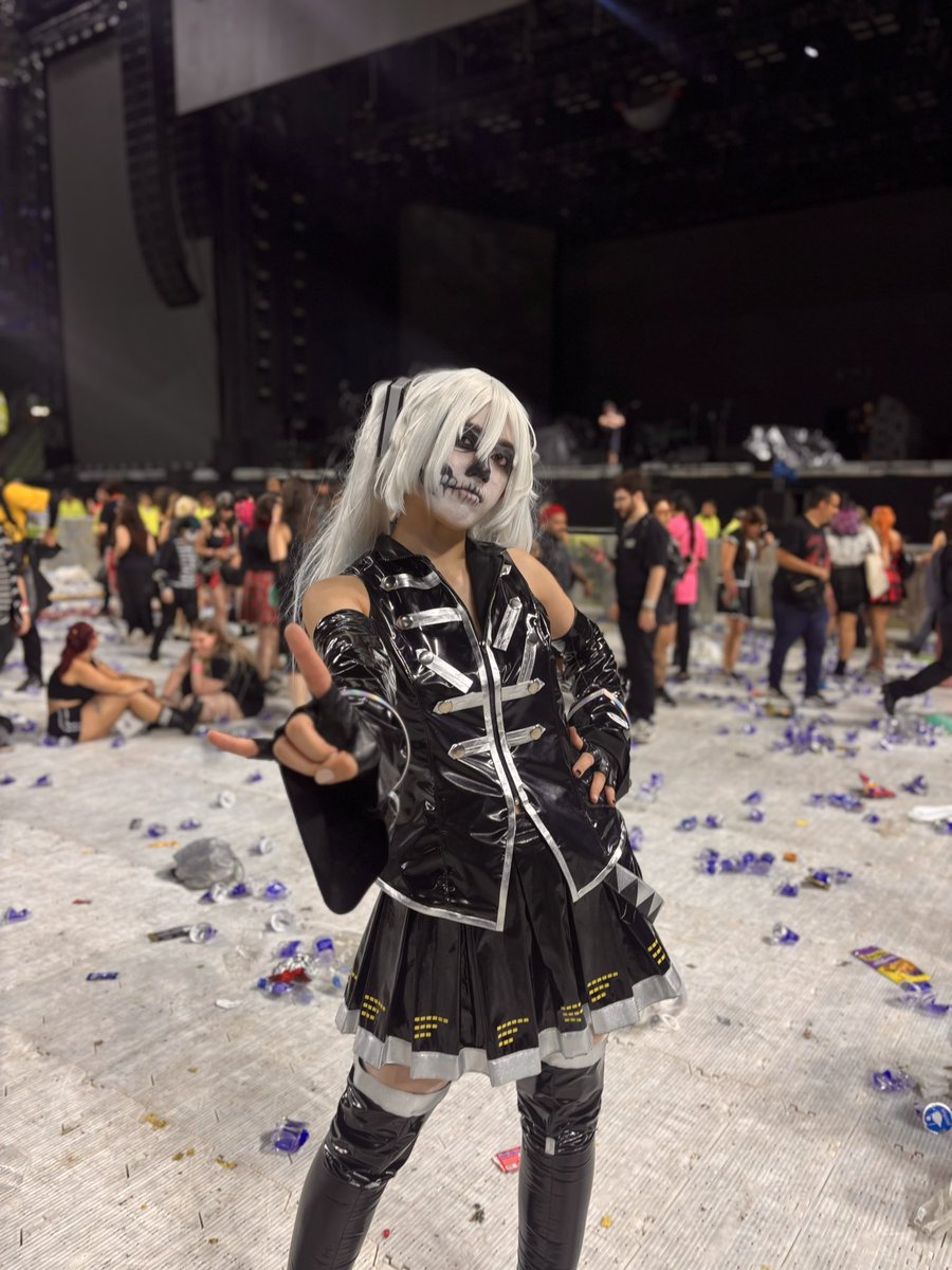 solsunart's tweet photo. Antes e depois #mcr https://t.co/F1EFFDYgxP