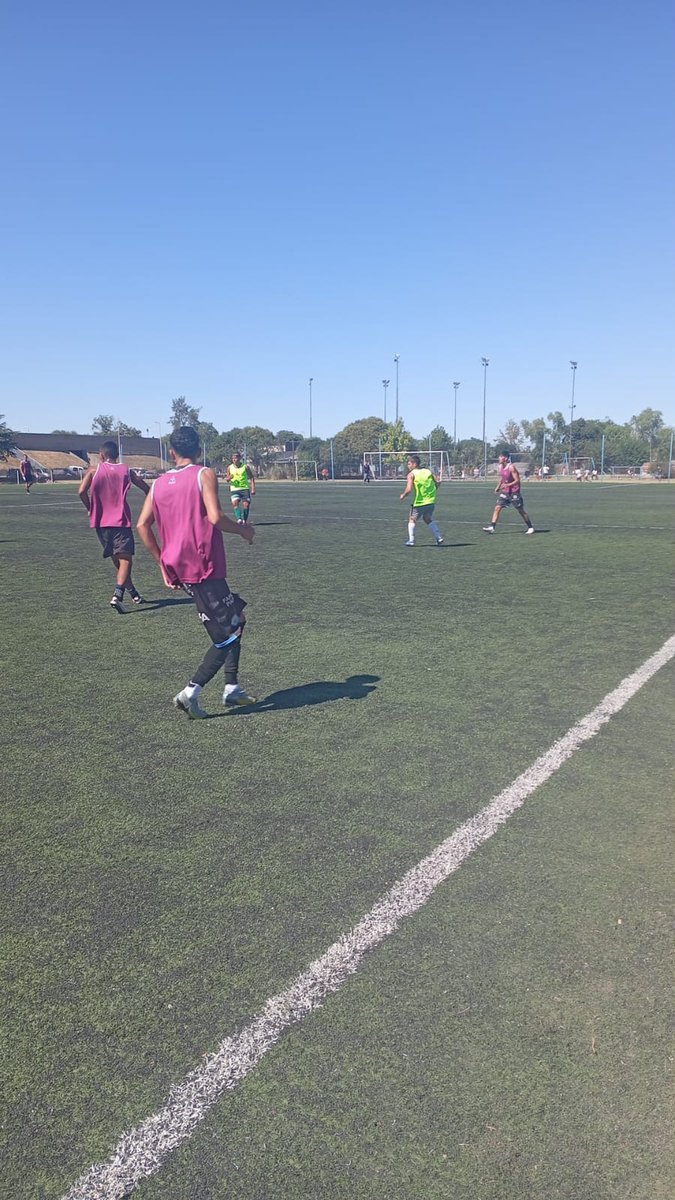 ⚽ Nuestra reserva disputó un amistoso ante Argentino en Merlo Norte. El primer bloque finalizó 2-2 y el segundo 3-4.

Vamos los pibes 👊🏽