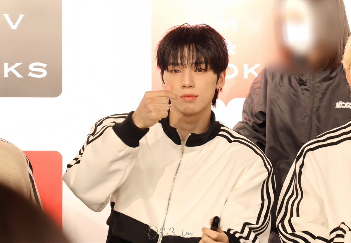 260204 HMV 📄✍🏻 🫰🏻🩵 #SOGEON #소건 #ソゴン