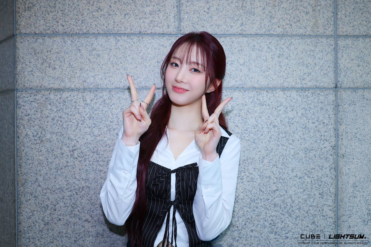 '아름답고도 아프구나' promotions behind: juhyeon (1)

#LIGHTSUM #라잇썸 #주현 #JUHYEON