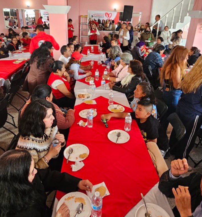 En Naucalpan de Juárez iniciamos operaciones de los comedores comunitarios itinerantes en la colonia San Rafael Chamapa, un programa impulsado por nuestra Presidenta @cristinaRuiz y organizado por el Comité Directivo Estatal del PRI, a través de la Secretaría de Gestión Social.
