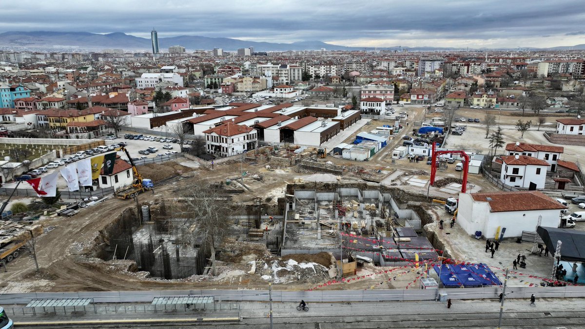 Karatay Türbe Arkası Kentsel Yenileme Projemiz kapsamında Mevlevi Dergahı’nın temel atma törenini İlçe başkanımız Akif Demirci, Meclis Üyelerimiz ve Yönetim Kurulu üyelerimiz ile katılım sağladık.

Büyükşehir Belediyesi ve Karatay Belediyesi ile birlikte şehrimizin kalbi