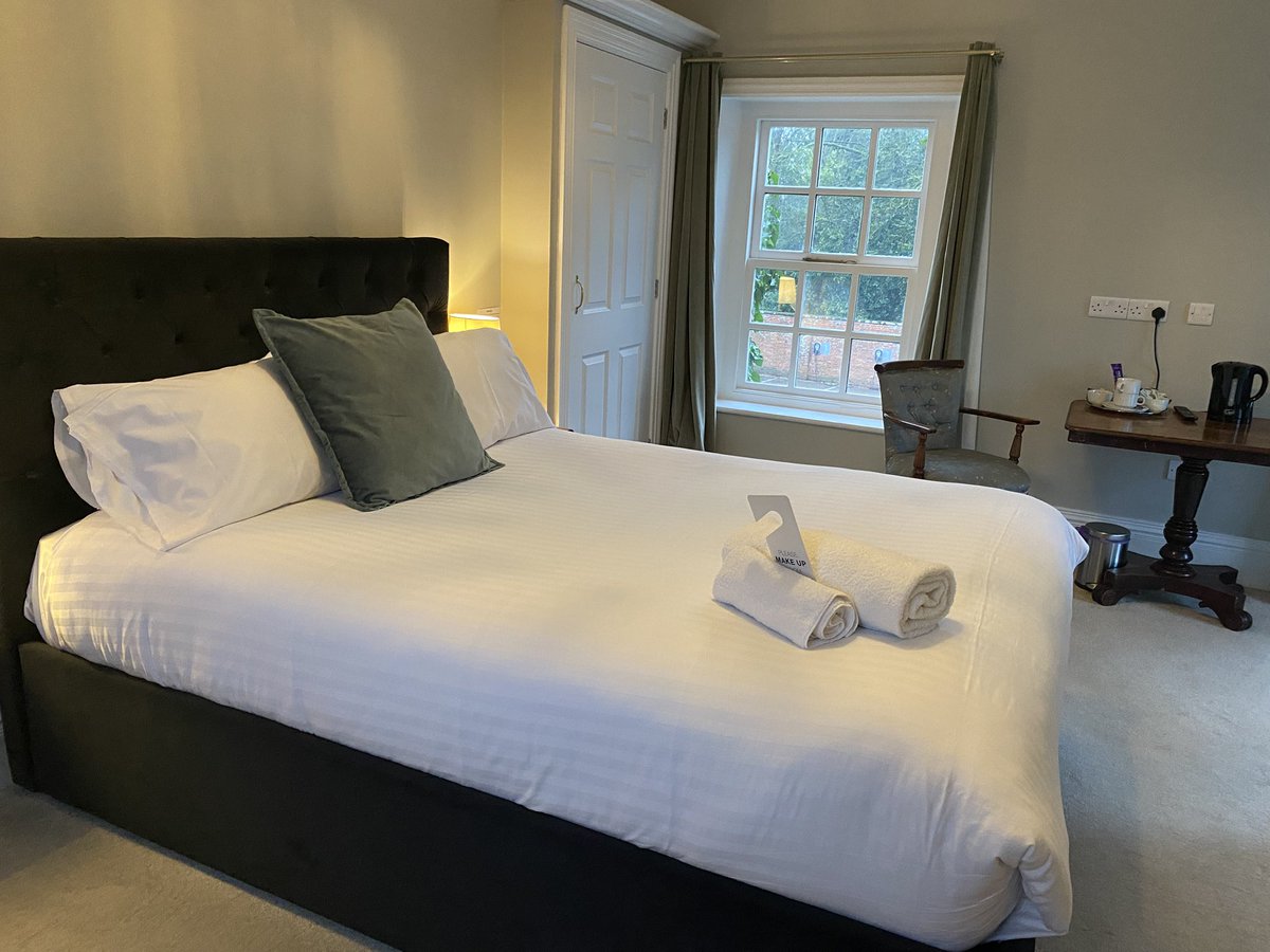 BlancoGoGo's tweet photo. Posh hotel 🏨
7 course #TastingMenu with #wine 🍽️🍷
Overnight stay 🛏️💞
Breakfast in the morning
🍳 🥓 🥞 ☕️ 🫖
As a gift? 🎁 #LuckyGG 🥰 https://t.co/n8kITc6tQM