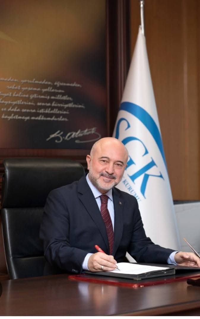 SGK BAŞKANI RACİ KAYA VE SGK BAŞKAN YARDIMCISI İSMAİL ERTÜZÜN GÖREVDEN ALINDI!!!

**311 Bin Kişi Güvende, Gerisi Kaderine:

İsmail Ertüzün’ün Ardında Bıraktığı Sosyal Güvenlik Enkazı**

Sosyal Güvenlik Kurumu’nda yapılan düzenlemeleri savunan SGK yöneticisi İsmail Ertüzün,